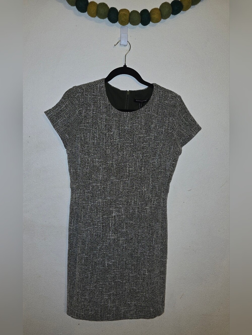 Banana Republic Black & White Boucle Dress, Short Sleeve Back Zip 4P Petite
